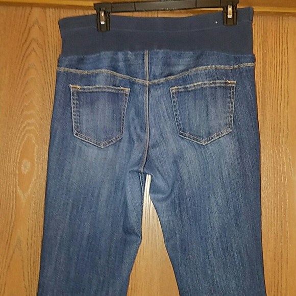 Old Navy Full Panel Flare Maternity jeans - Picture 5 of 7
